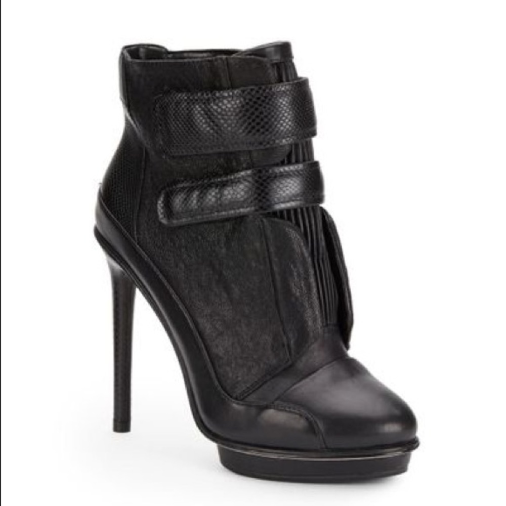 BCBGMAXAZRIA Womens MA-Night Leather Bootie